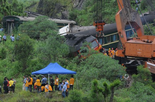 焦柳铁路广西境内一客运列车脱轨